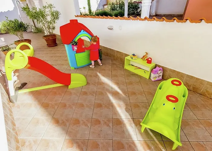 In Croatia With Pool & Forest View דראמליי