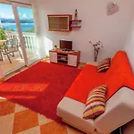 アパート In Croatia With Pool & Forest View