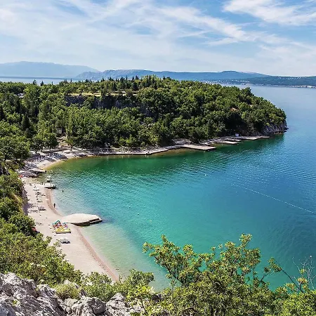 Apartamento In Croatia With Pool & Forest View Dramalj