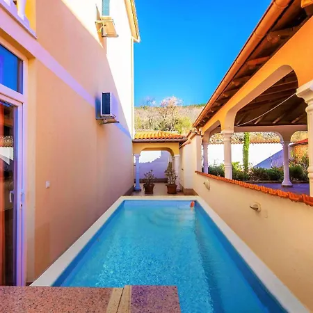In Croatia With Pool & Forest View Apartamento